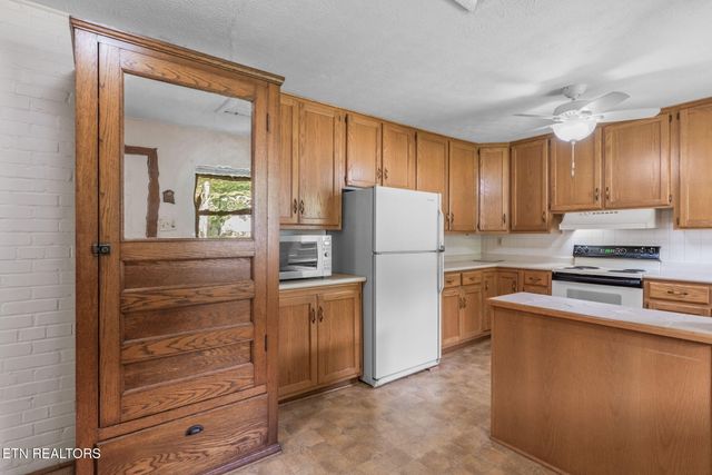 173 California Ave, Oak Ridge, TN 37830