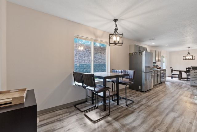 607 W Persimmon Ln, Spokane, WA 99224