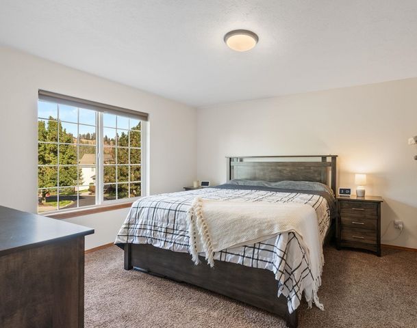607 W Persimmon Ln, Spokane, WA 99224