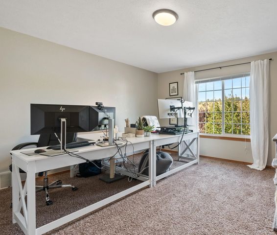 607 W Persimmon Ln, Spokane, WA 99224