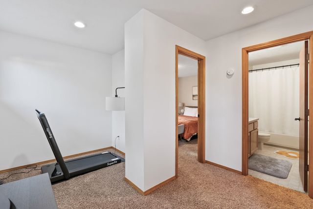 607 W Persimmon Ln, Spokane, WA 99224