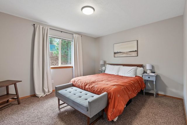 607 W Persimmon Ln, Spokane, WA 99224