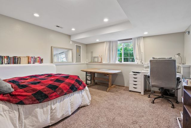 607 W Persimmon Ln, Spokane, WA 99224