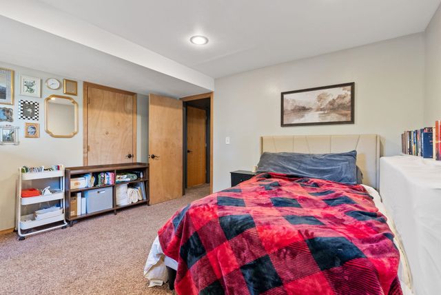 607 W Persimmon Ln, Spokane, WA 99224