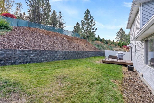 607 W Persimmon Ln, Spokane, WA 99224