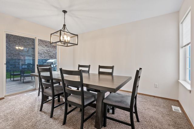 607 W Persimmon Ln, Spokane, WA 99224