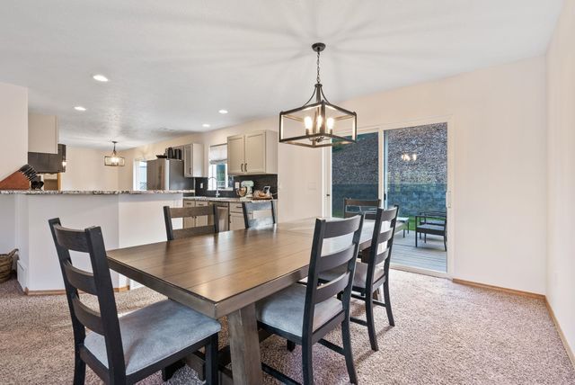 607 W Persimmon Ln, Spokane, WA 99224