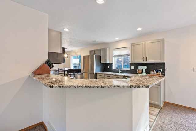 607 W Persimmon Ln, Spokane, WA 99224