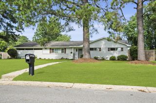 307 Hillendale Dr., Hattiesburg, MS 39402