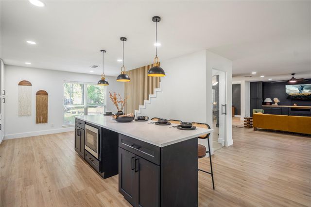 5614 Oakhaven Lane, Houston, TX 77091
