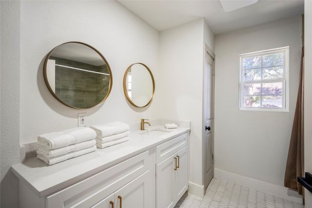 5614 Oakhaven Lane, Houston, TX 77091
