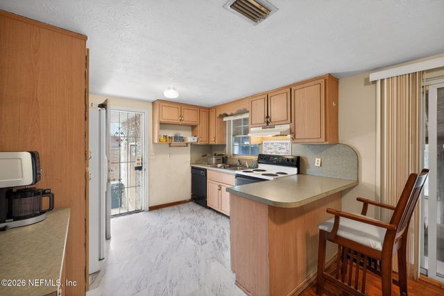 8834 CAMPHOR Drive, Jacksonville, FL 32208