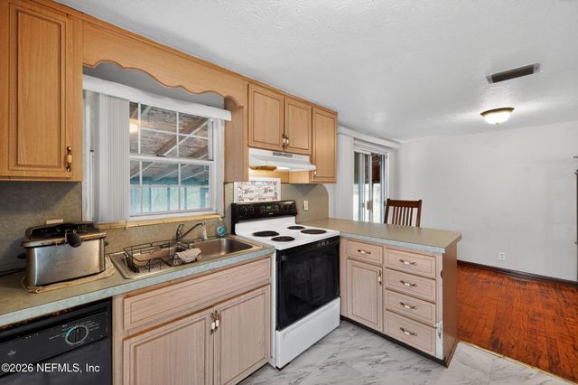 8834 CAMPHOR Drive, Jacksonville, FL 32208