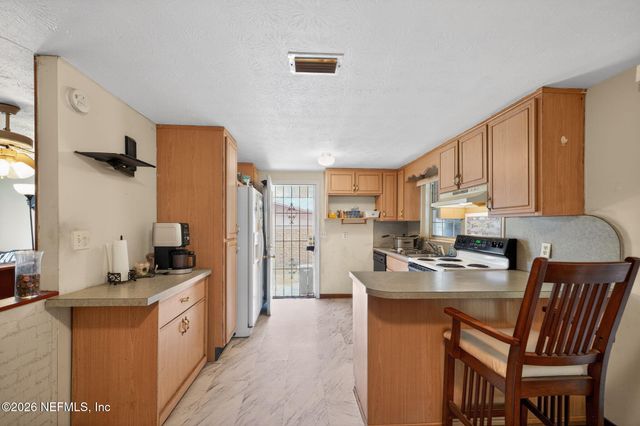 8834 CAMPHOR Drive, Jacksonville, FL 32208