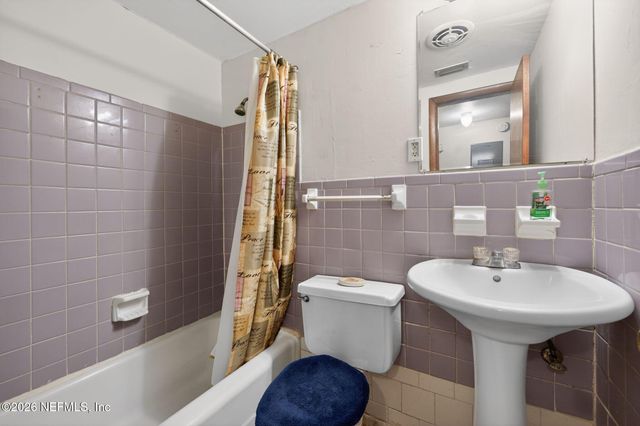 8834 CAMPHOR Drive, Jacksonville, FL 32208