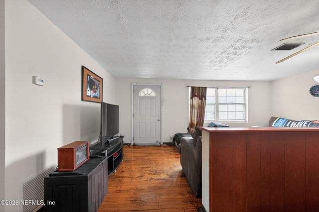 8834 CAMPHOR Drive, Jacksonville, FL 32208