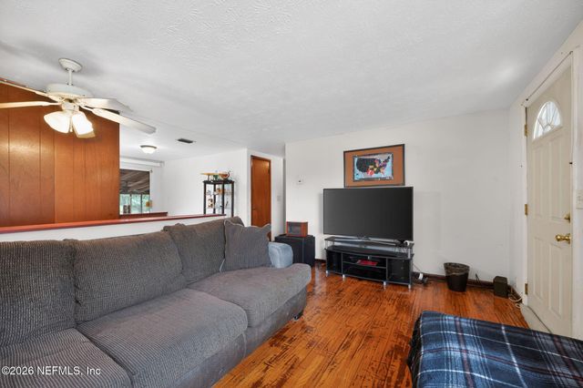 8834 CAMPHOR Drive, Jacksonville, FL 32208