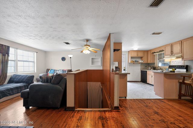 8834 CAMPHOR Drive, Jacksonville, FL 32208