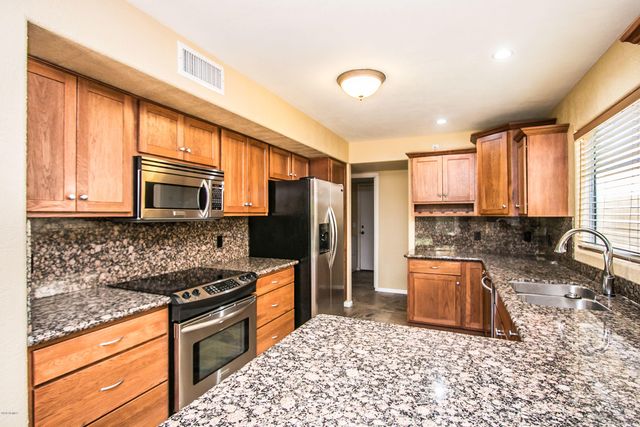 17418 N 46th Place, Phoenix, AZ 85032