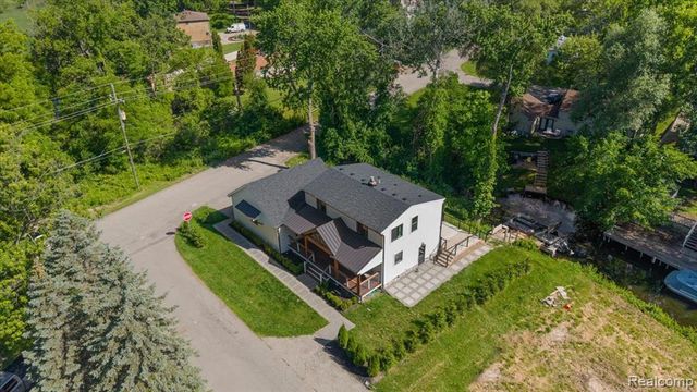 5150 Cheyenne Avenue, Waterford, MI 48327