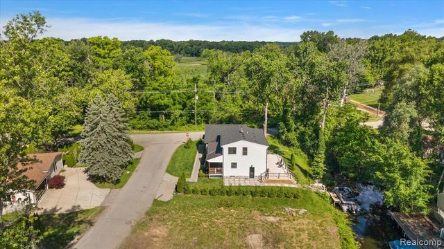 5150 Cheyenne Avenue, Waterford, MI 48327
