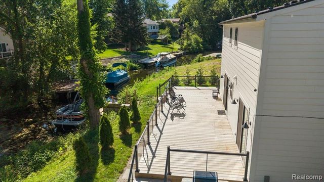 5150 Cheyenne Avenue, Waterford, MI 48327