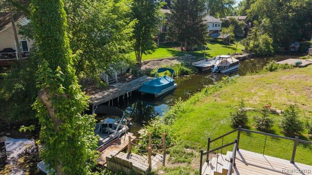 5150 Cheyenne Avenue, Waterford, MI 48327