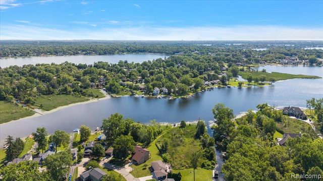 5150 Cheyenne Avenue, Waterford, MI 48327