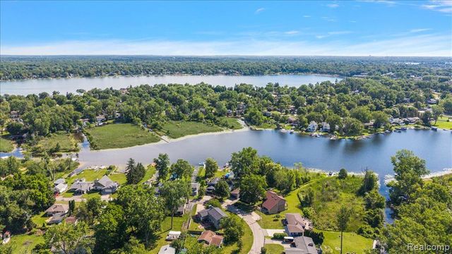 5150 Cheyenne Avenue, Waterford, MI 48327