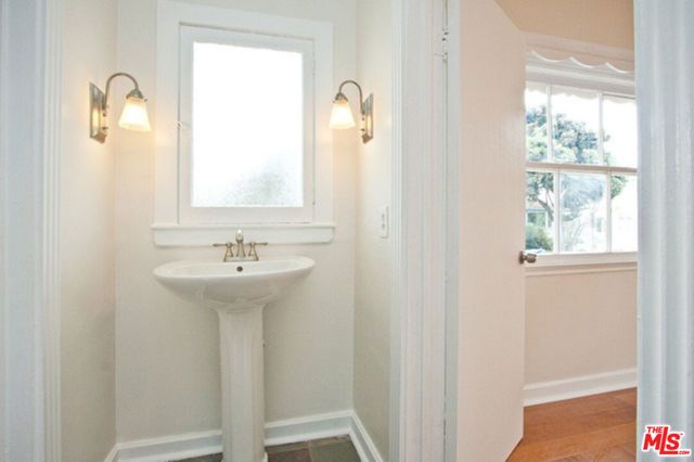 153 Hollister Avenue, Santa Monica, CA 90405