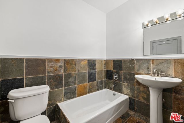 153 Hollister Avenue, Santa Monica, CA 90405