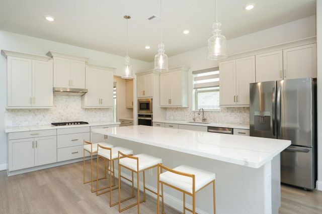 20915 Whirlaway Green Circle, Tomball, TX 77377