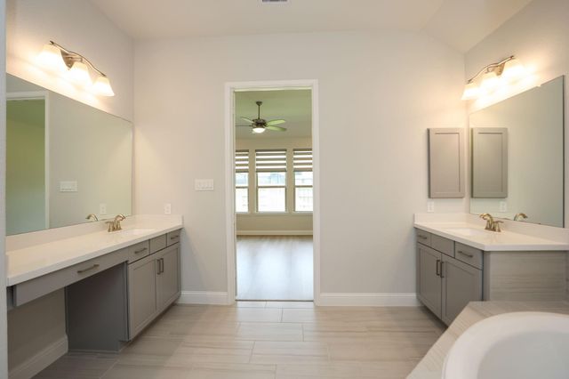 20915 Whirlaway Green Circle, Tomball, TX 77377