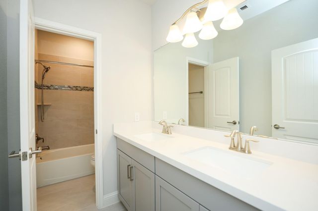 20915 Whirlaway Green Circle, Tomball, TX 77377