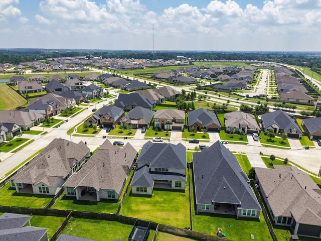 20915 Whirlaway Green Circle, Tomball, TX 77377