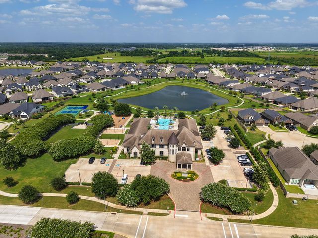 20915 Whirlaway Green Circle, Tomball, TX 77377