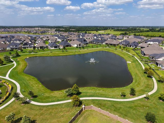 20915 Whirlaway Green Circle, Tomball, TX 77377