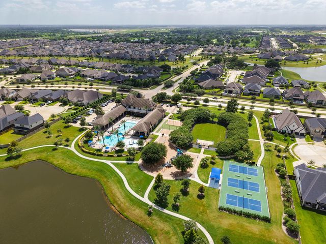 20915 Whirlaway Green Circle, Tomball, TX 77377