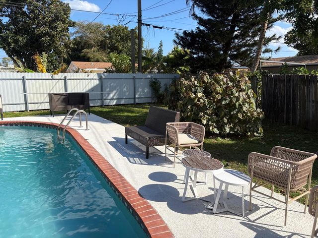 816 NW 8th Avenue, Boynton Beach, FL 33426