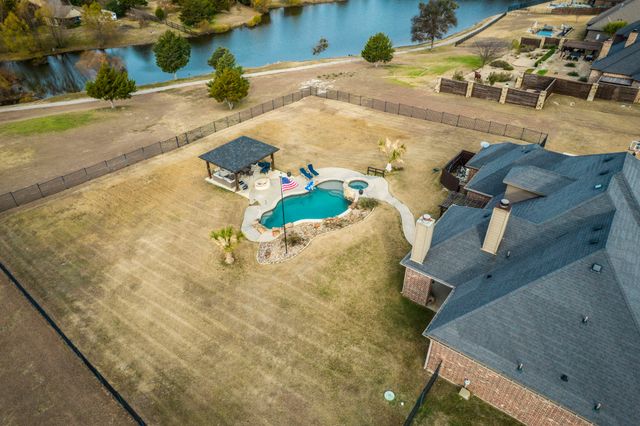 3321 Swan Lake Drive, Midlothian, TX 76065