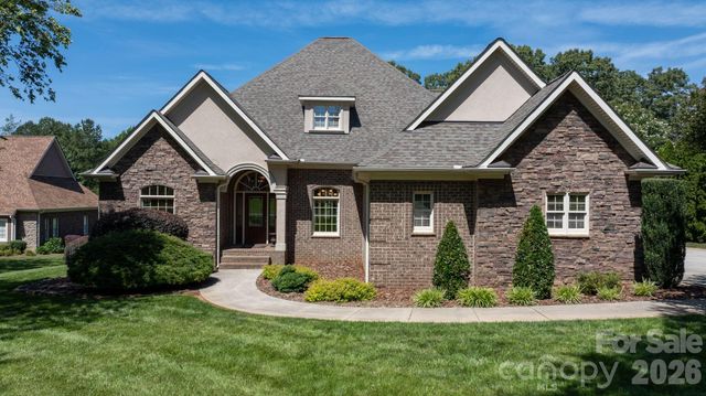 1055 Catawba Greens Drive, Newton, NC 28658