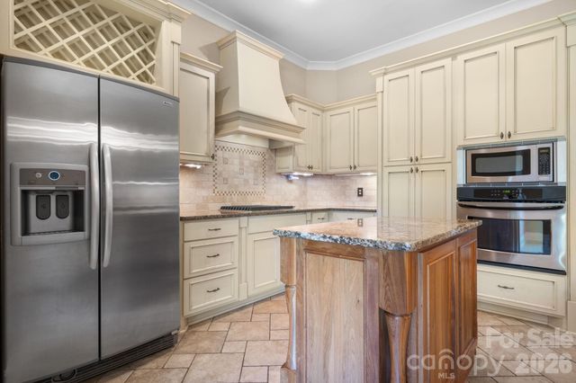 1055 Catawba Greens Drive, Newton, NC 28658