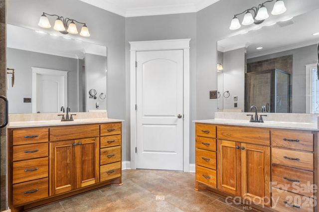 1055 Catawba Greens Drive, Newton, NC 28658