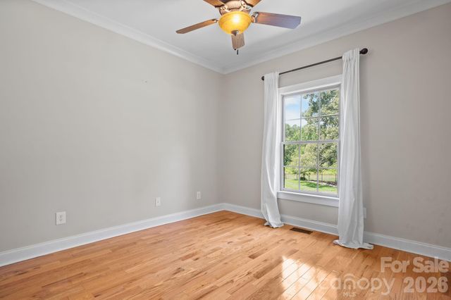 1055 Catawba Greens Drive, Newton, NC 28658