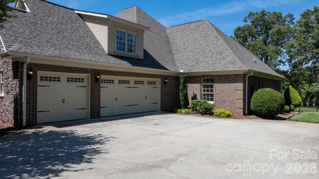 1055 Catawba Greens Drive, Newton, NC 28658