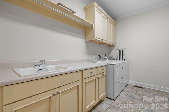 1055 Catawba Greens Drive, Newton, NC 28658