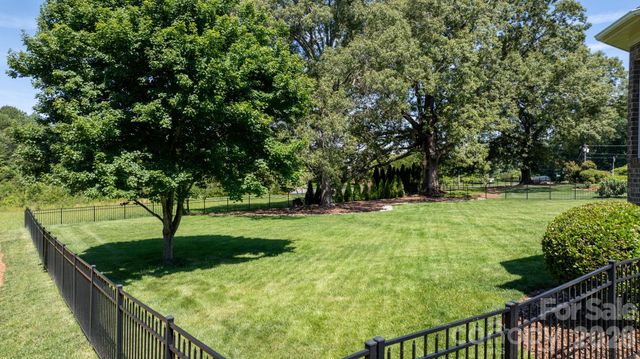 1055 Catawba Greens Drive, Newton, NC 28658