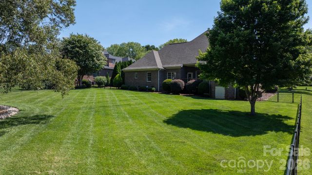 1055 Catawba Greens Drive, Newton, NC 28658