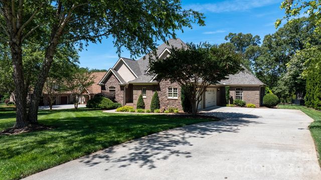 1055 Catawba Greens Drive, Newton, NC 28658