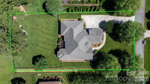 1055 Catawba Greens Drive, Newton, NC 28658